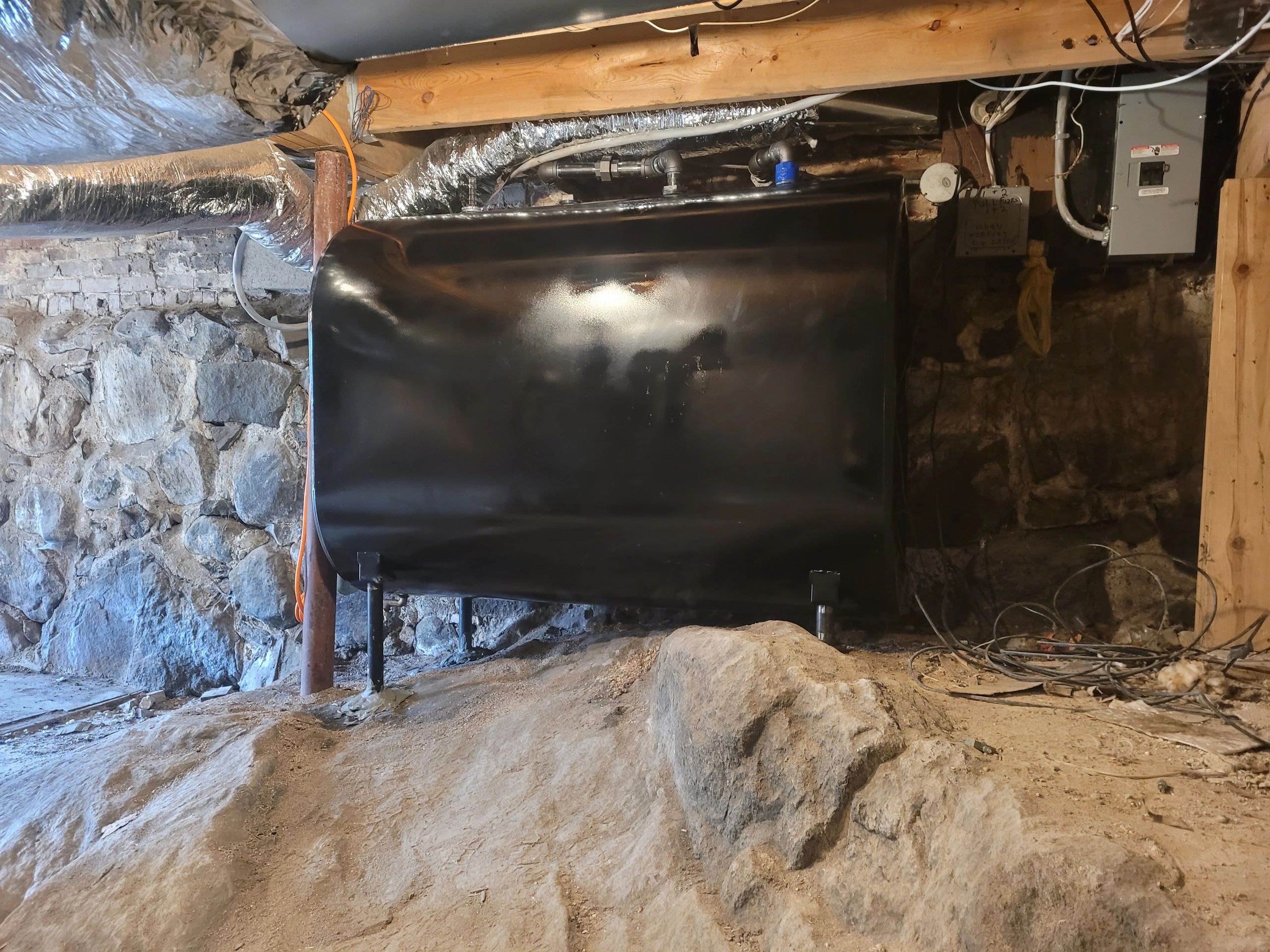 Oil tank installation